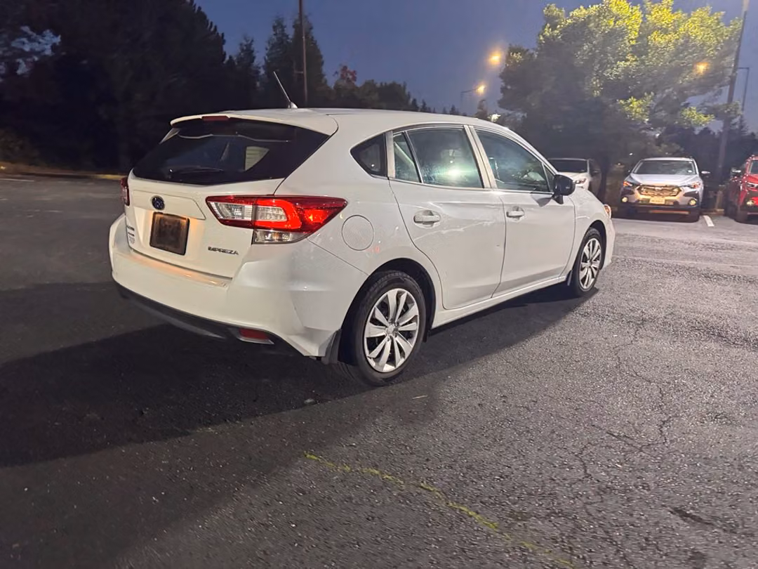 2018 Subaru Impreza 2.0i - Image 3