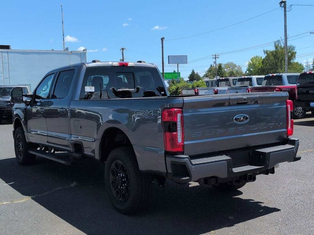 2026 Ford F-350Sd Lariat - Image 3