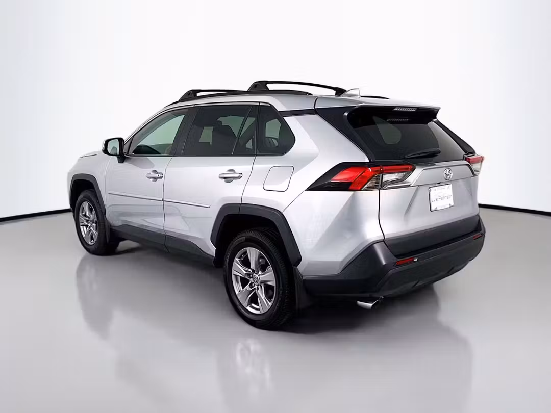 2022 Toyota Rav4 XLE - Image 3