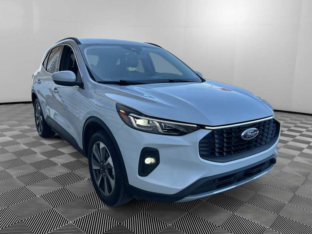 2025 Ford Escape Platinum - Image 3