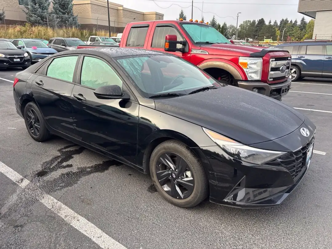 2022 Hyundai Elantra SEL - Image 3