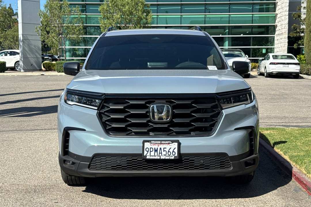 2025 Honda Pilot Sport - Image 3