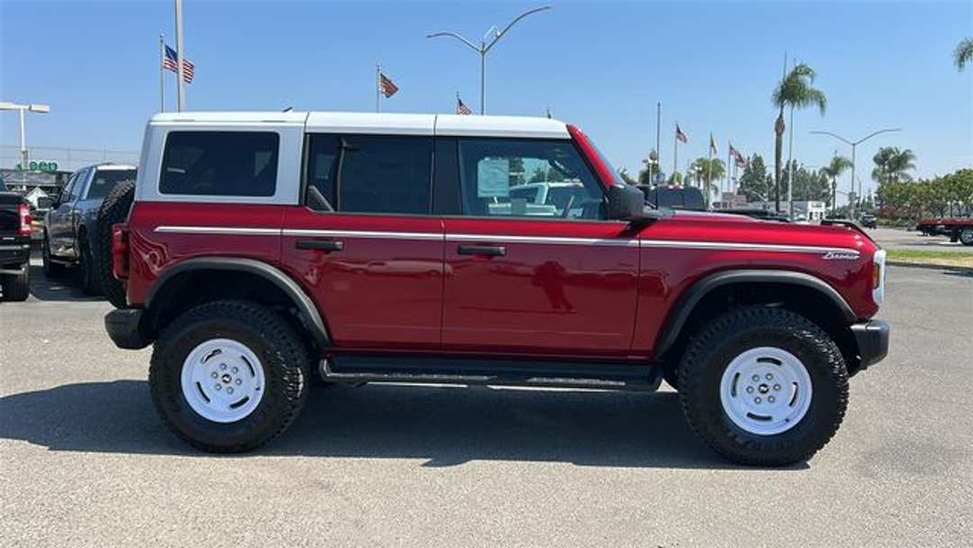 2026 Ford Bronco Heritage Edition - Image 2