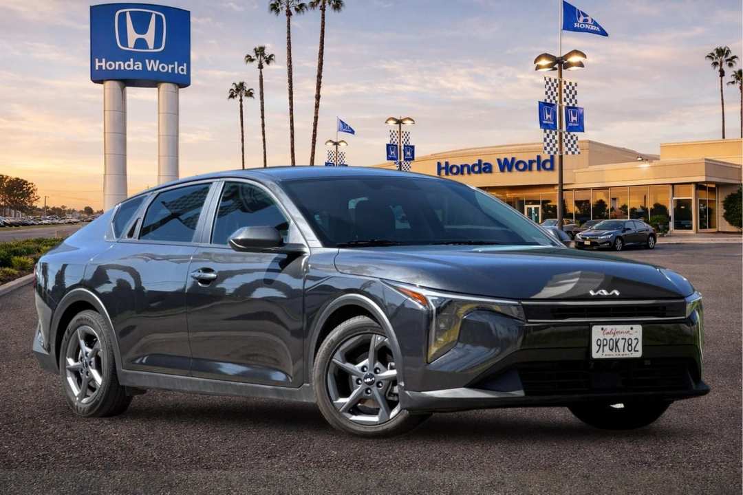 2025 Kia K4 LXS - Image 2