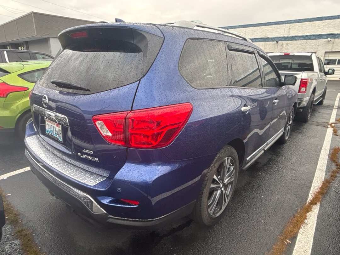 2019 Nissan Pathfinder Platinum - Image 3