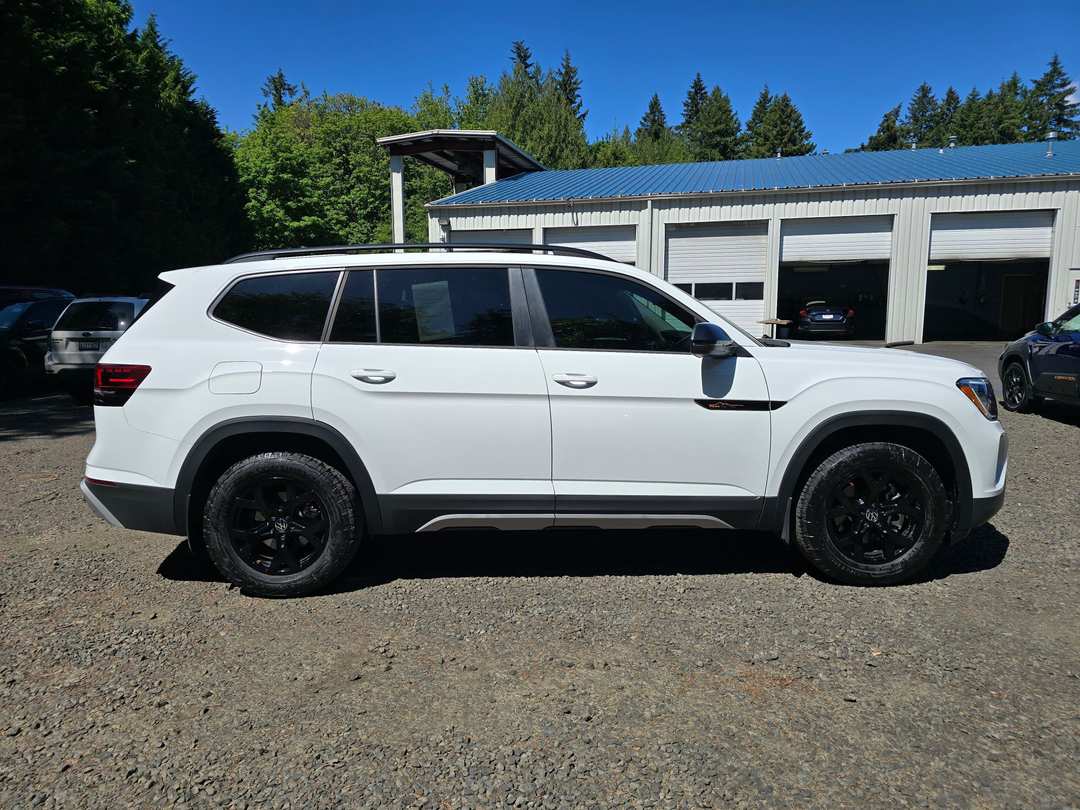 2025 Volkswagen Atlas 2.0T Peak Edition - Image 3