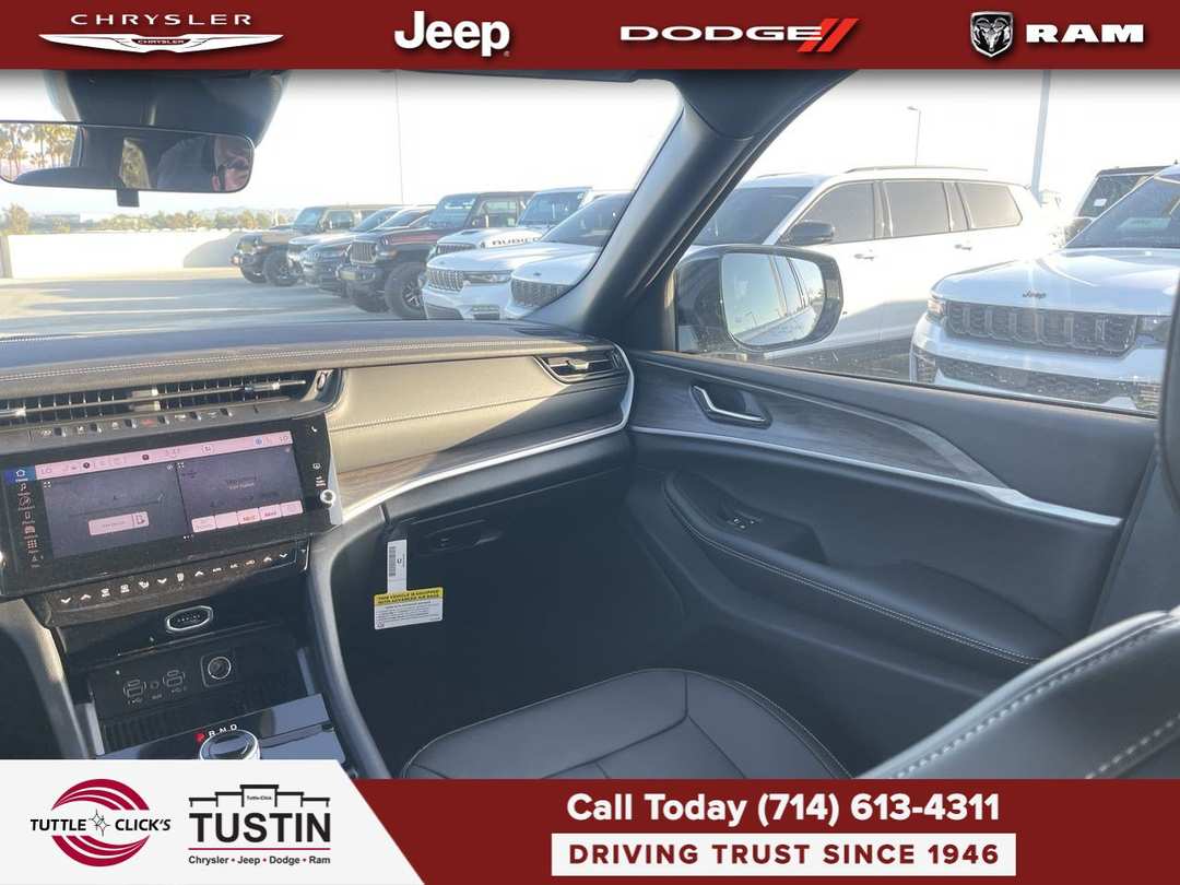 2027 Jeep Grand Cherokee Limited - Image 3
