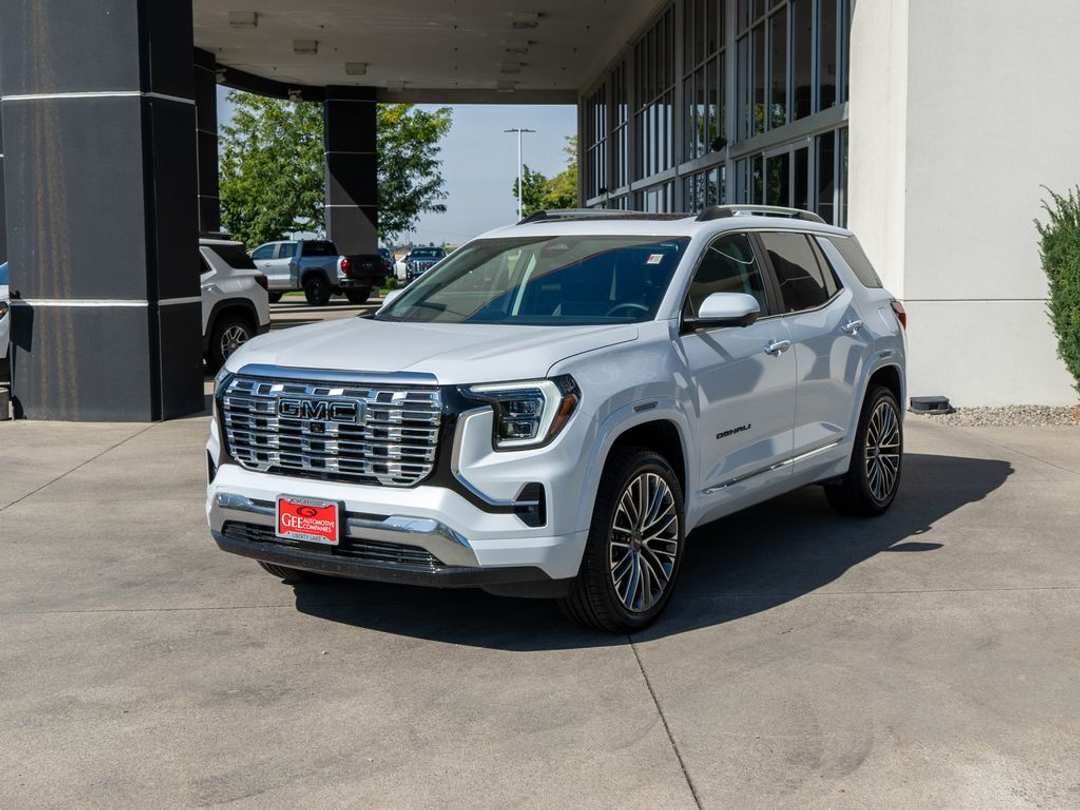 2026 GMC Terrain Denali - Image 3