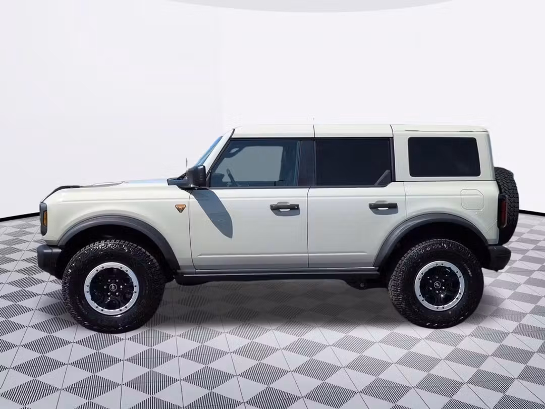 2026 Ford Bronco Badlands - Image 2