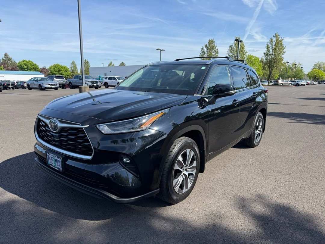 2021 Toyota Highlander Hybrid XLE - Image 3