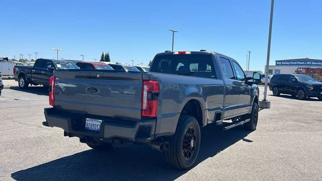 2024 Ford F-350Sd Lariat - Image 3