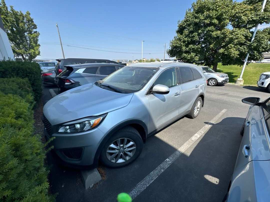 2016 Kia Sorento LX - Image 2