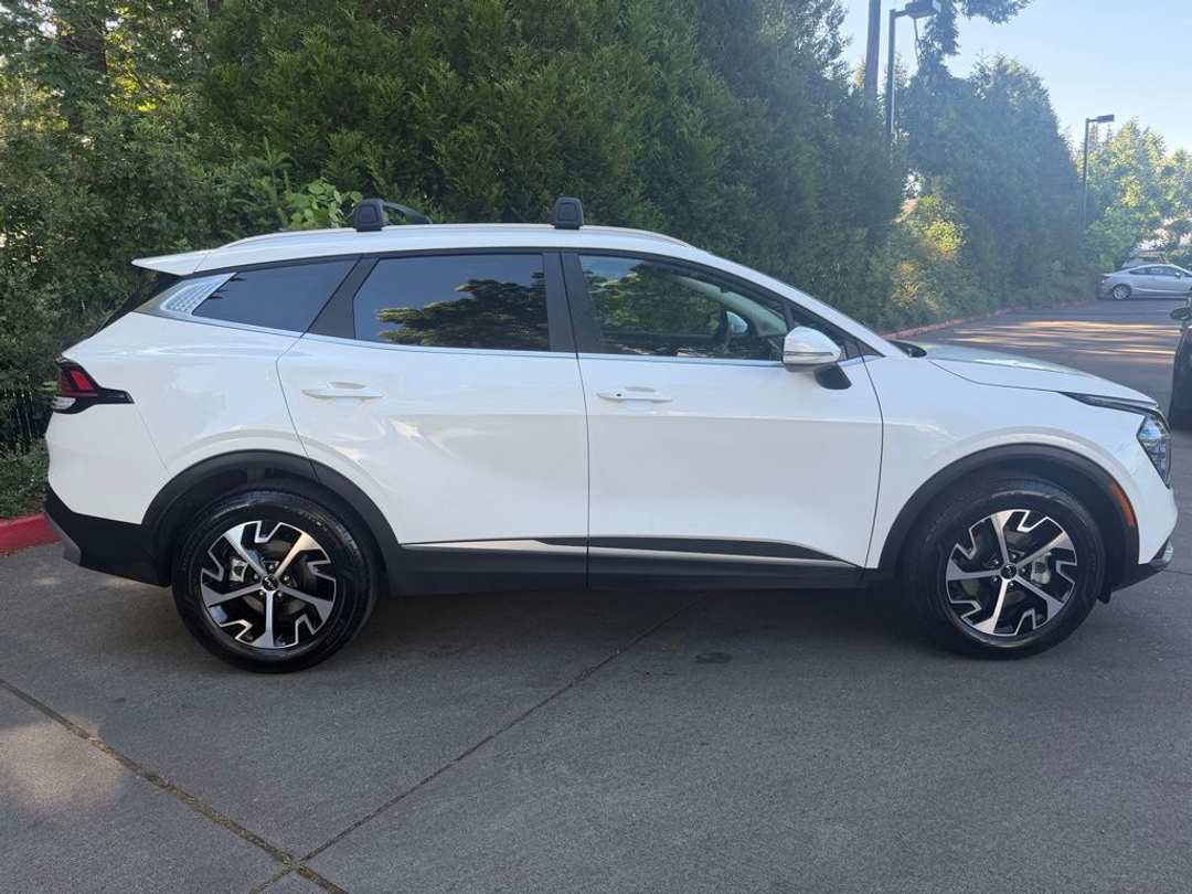 2025 Kia Sportage Hybrid EX - Image 2