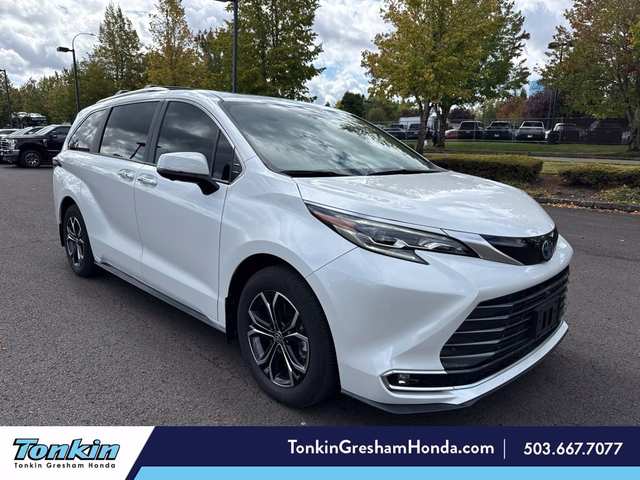2025 Toyota Sienna Platinum
