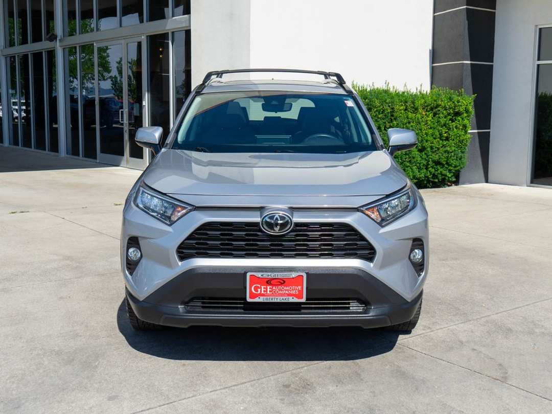2019 Toyota Rav4 XLE - Image 2