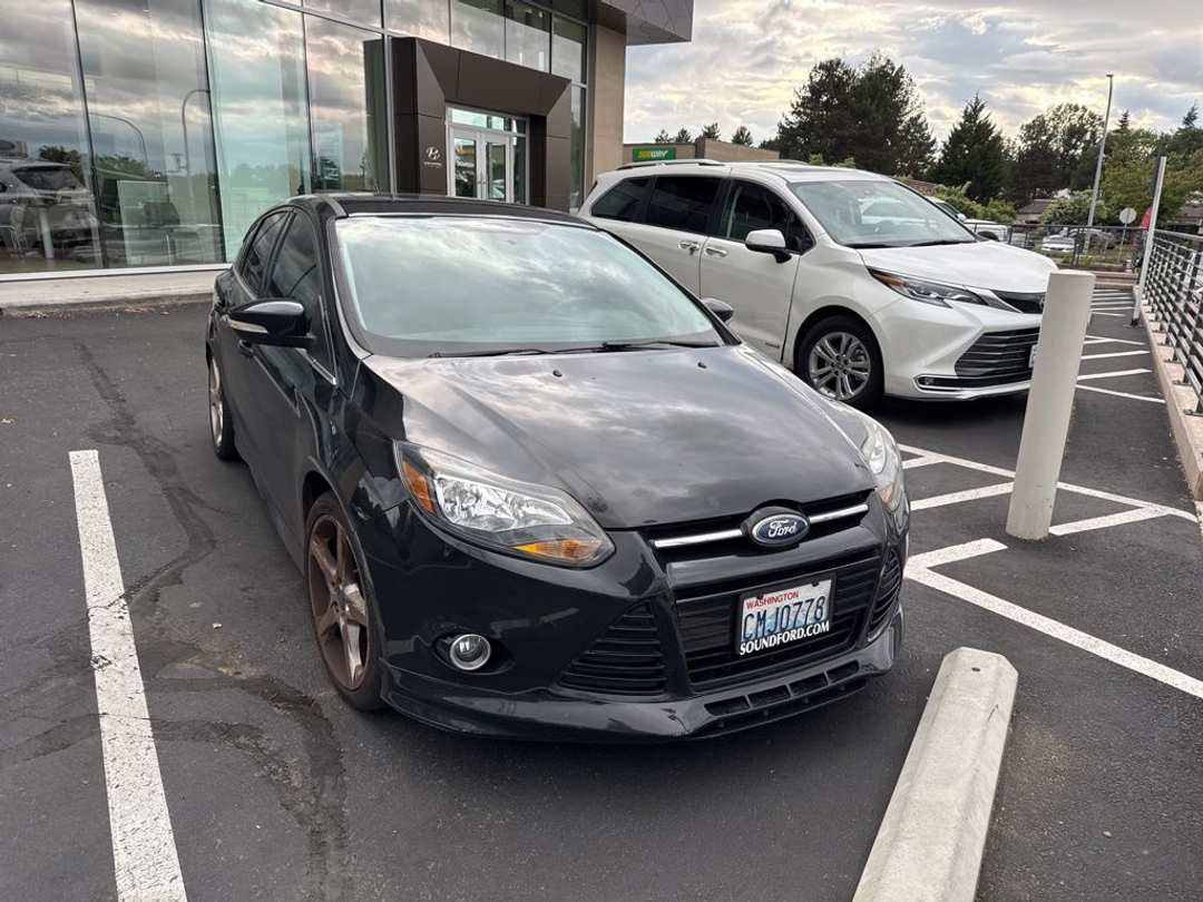2014 Ford Focus Titanium - Image 2