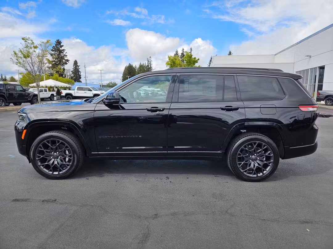 2026 Jeep Grand Cherokee L Summit - Image 3