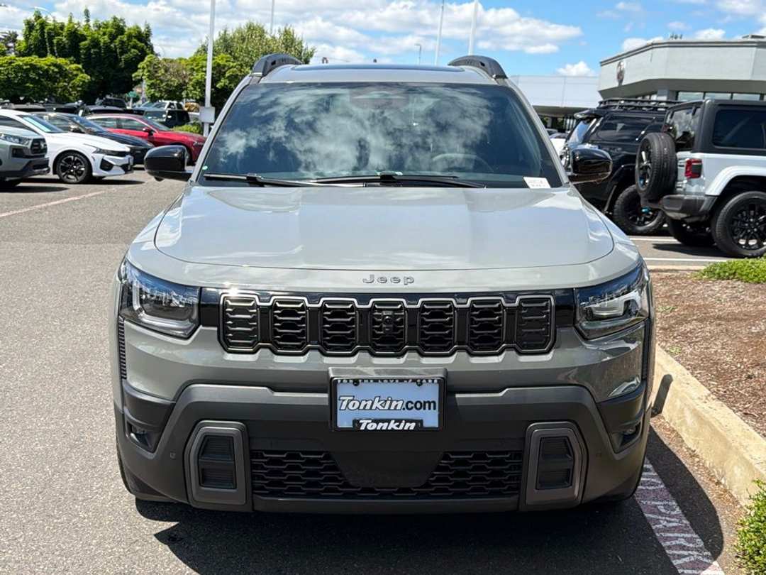2026 Jeep Cherokee Overland - Image 3