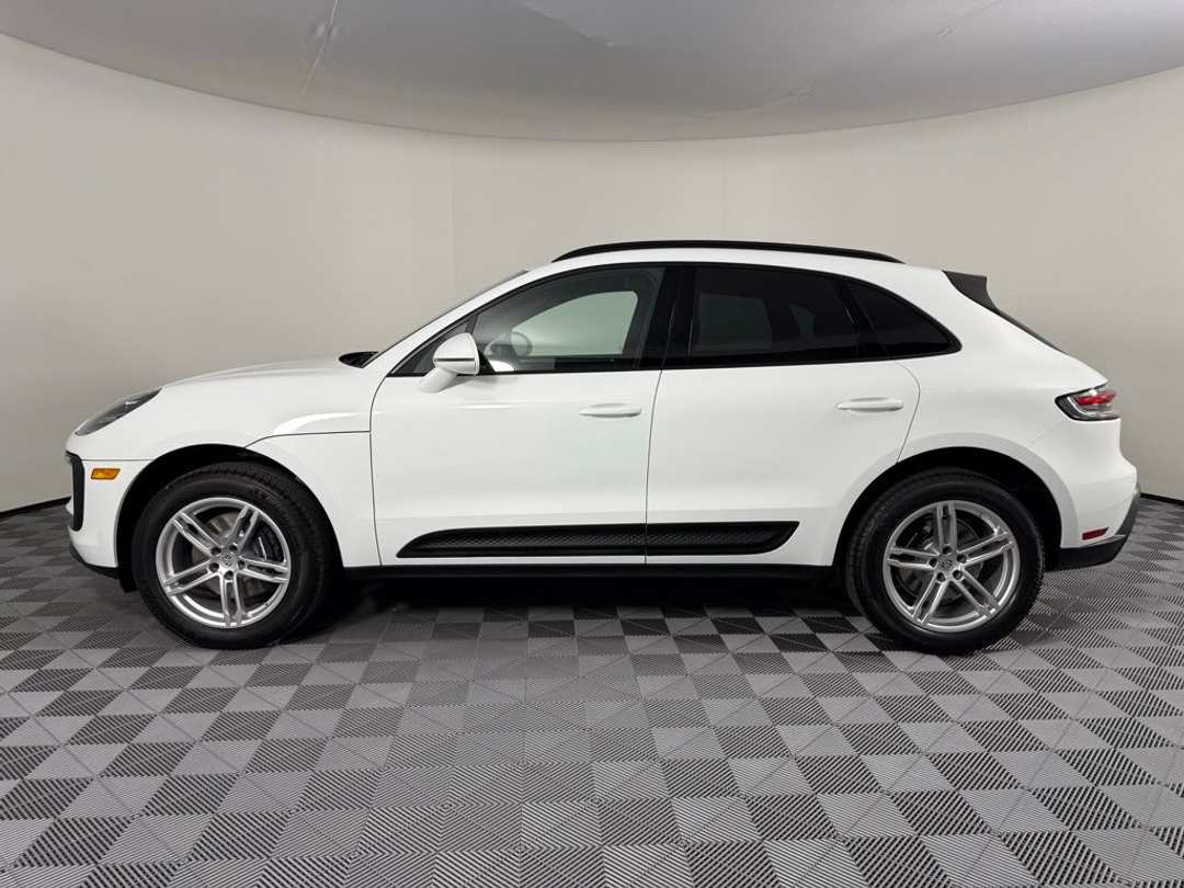 2026 Porsche Macan - Image 2