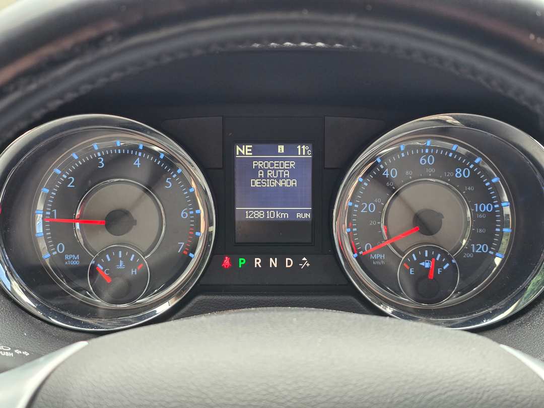 2011 Chrysler Town & Country Limited - Image 3