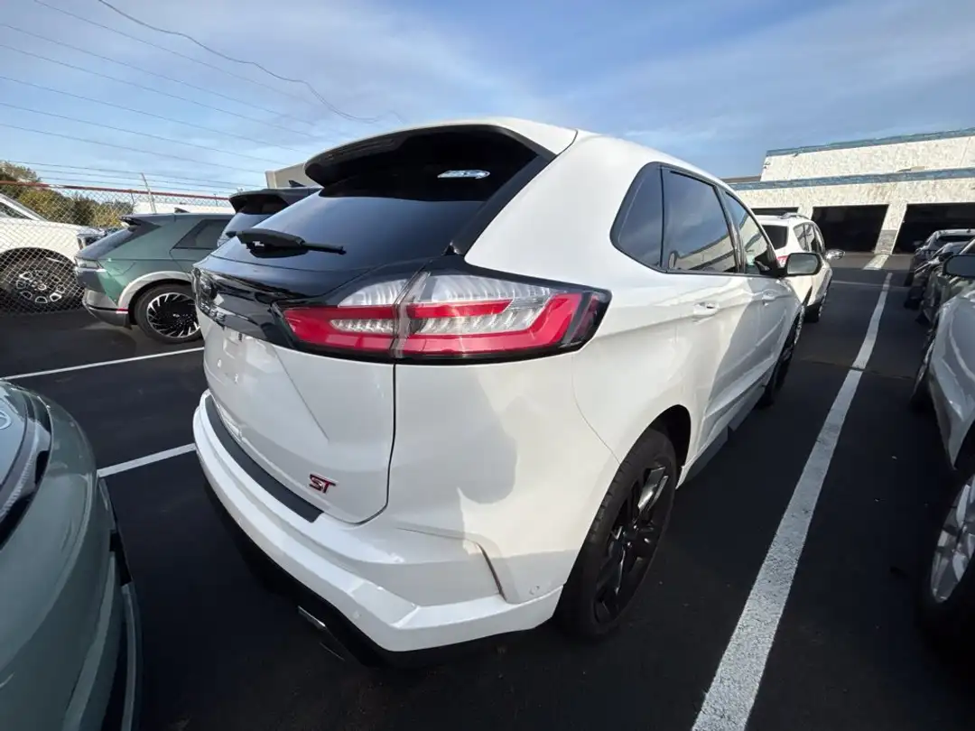 2021 Ford Edge ST - Image 3
