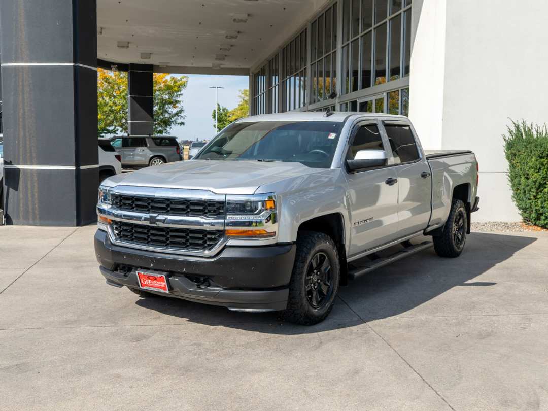 2018 Chevrolet Silverado 1500 LT - Image 3