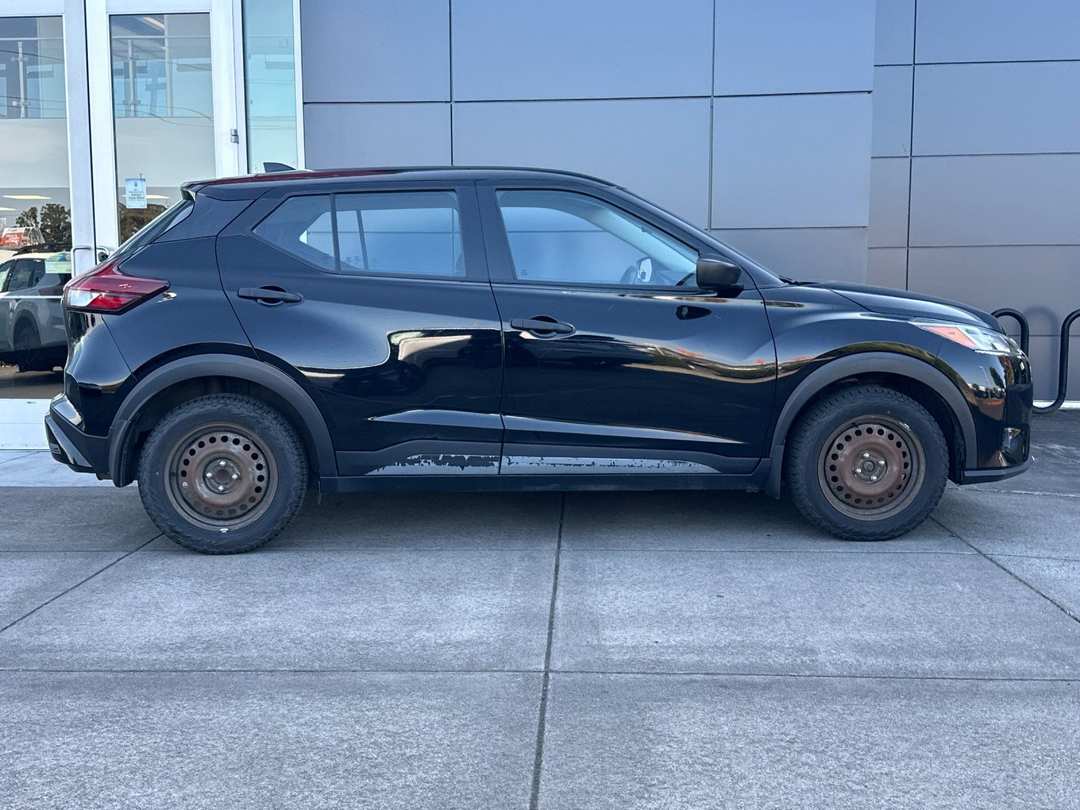 2022 Nissan Kicks S - Image 2