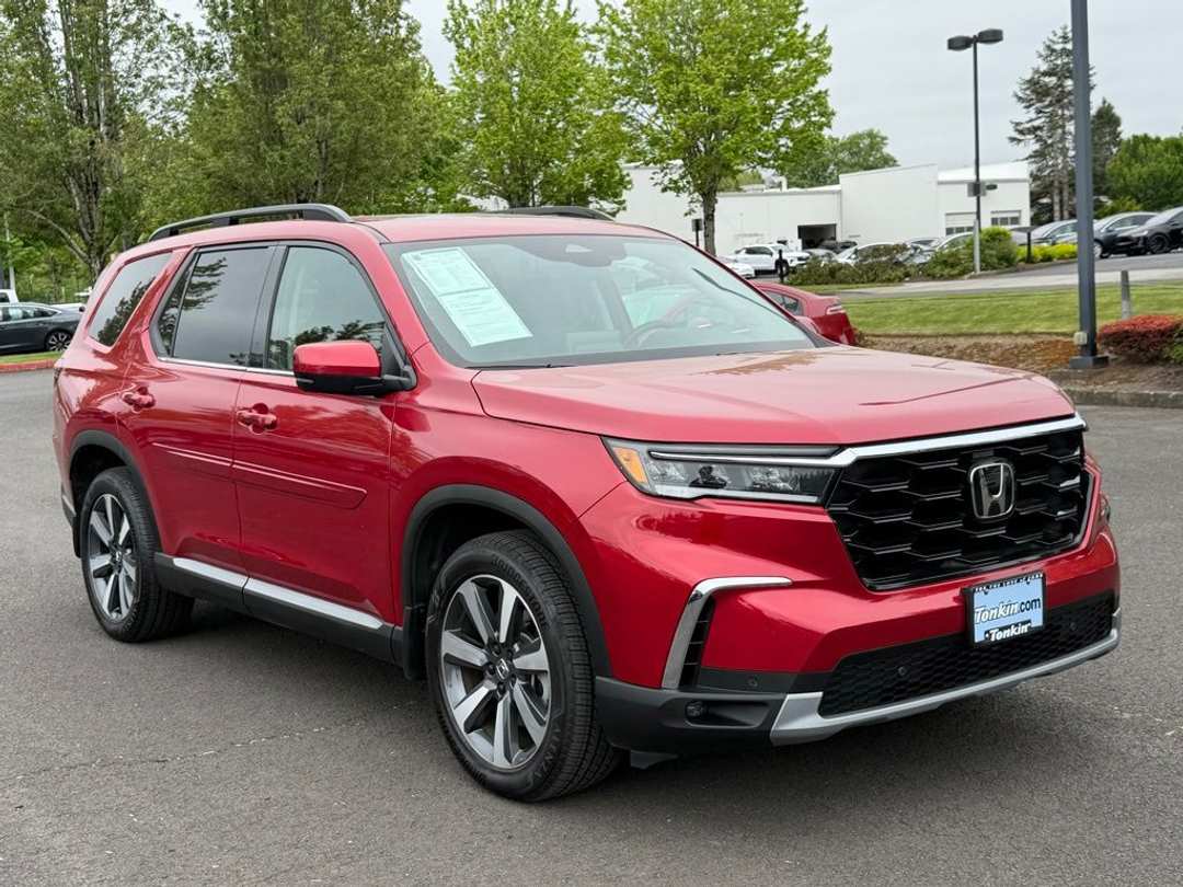 2025 Honda Pilot Touring - Image 2