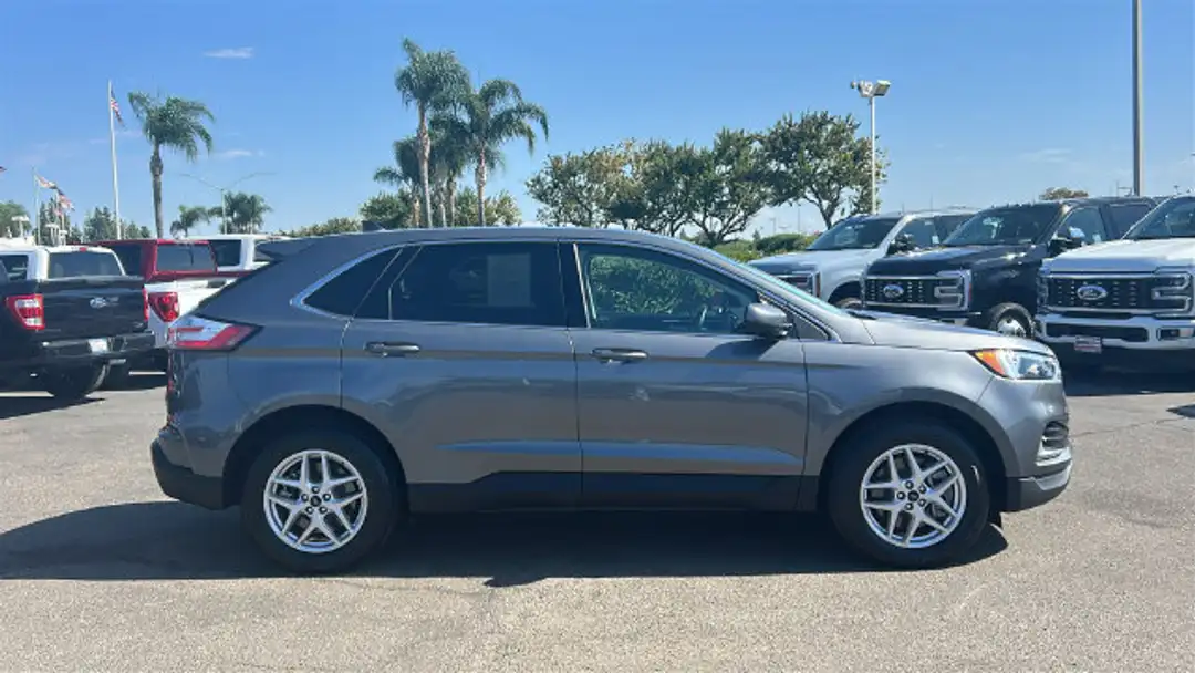 2023 Ford Edge SEL - Image 2