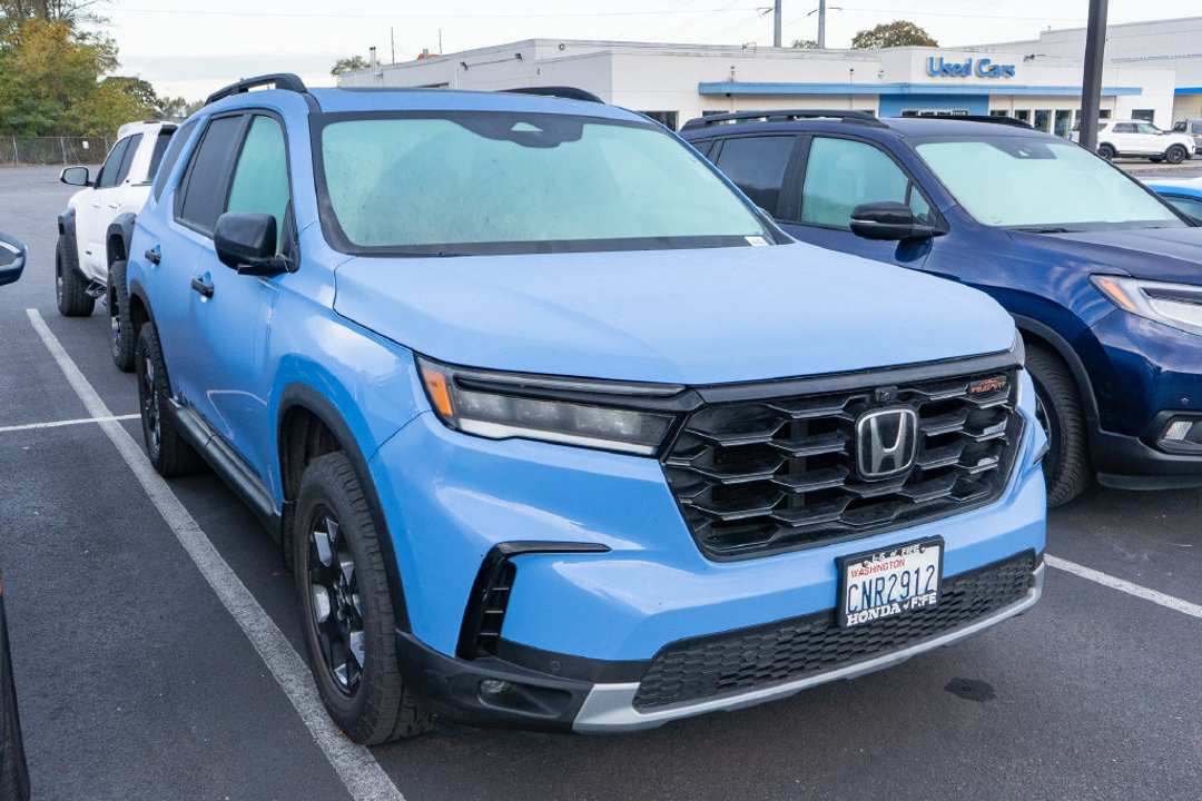 2025 Honda Pilot TrailSport - Image 3