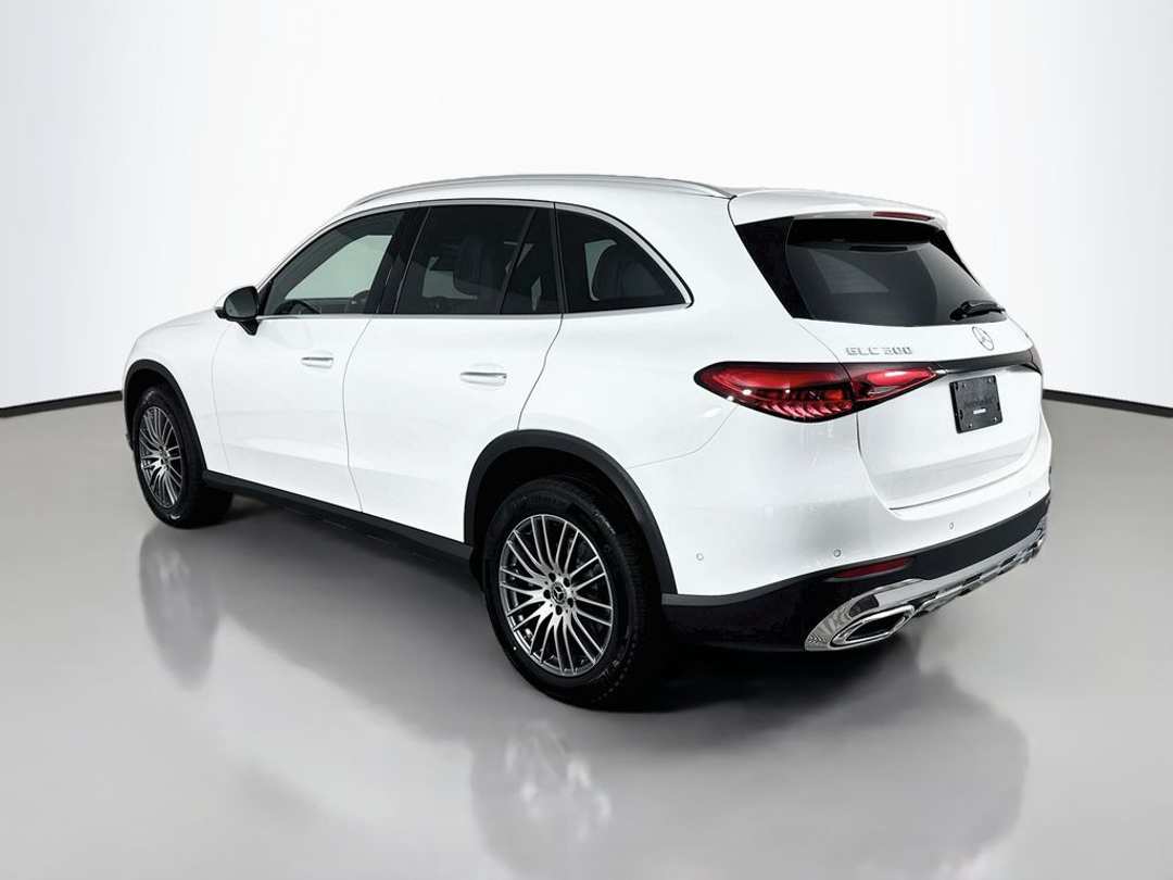 2026 Mercedes-Benz GLC 300 - Image 3