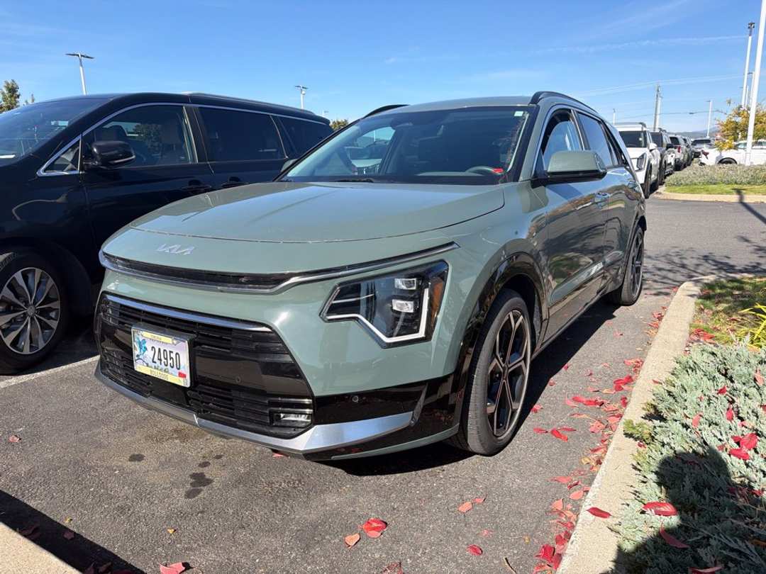 2023 Kia Niro SX Touring - Image 2