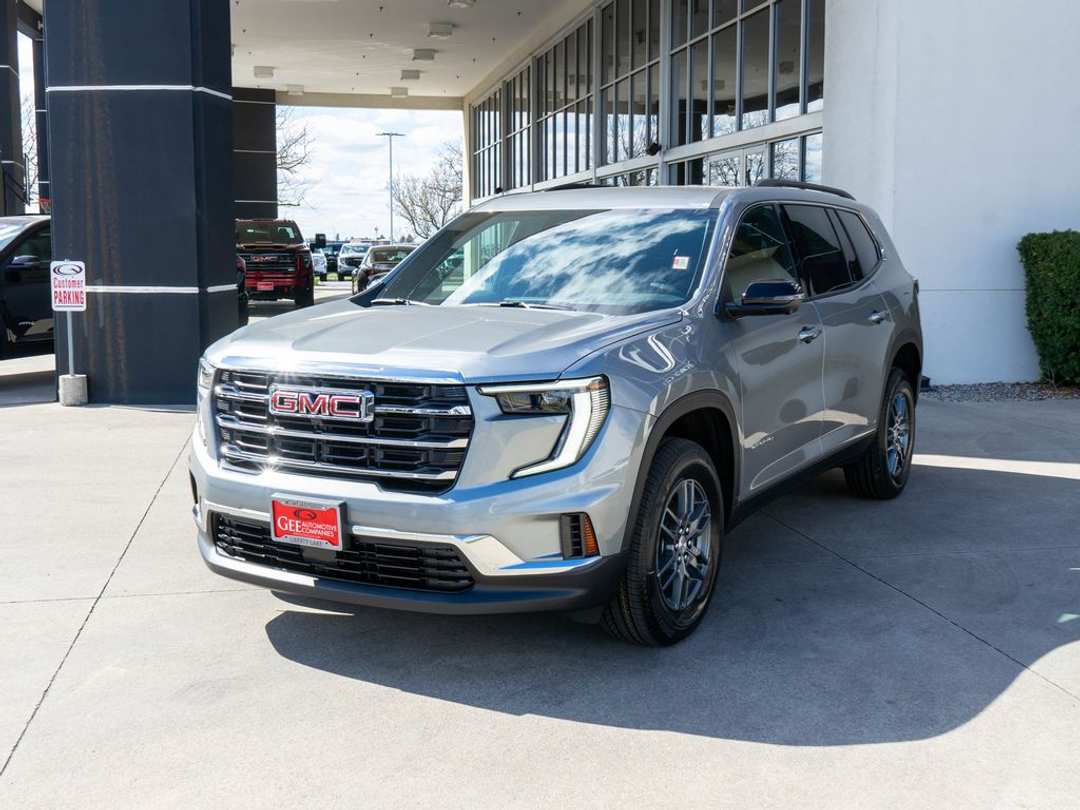 2026 GMC Acadia Elevation - Image 3