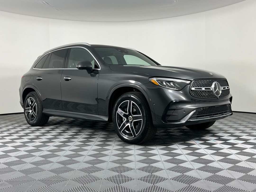 2025 Mercedes-Benz GLC 300 - Image 3