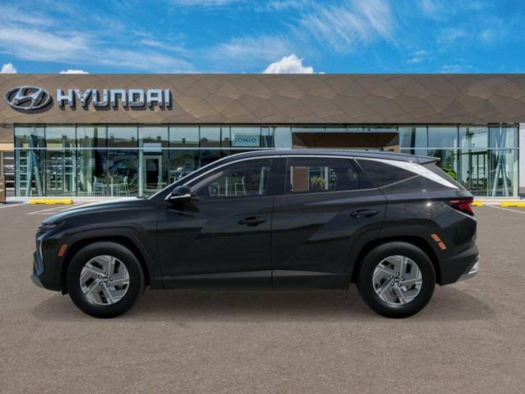 2026 Hyundai Tucson Hybrid Blue SE - Image 3