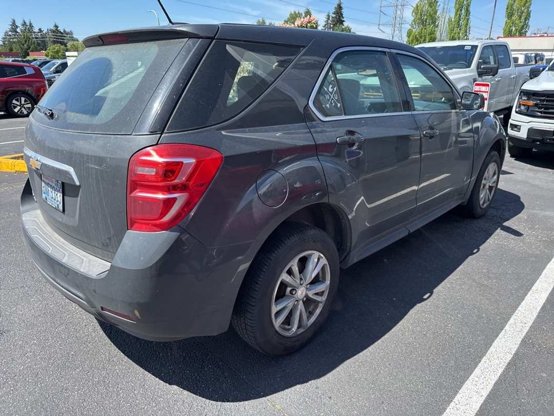 2017 Chevrolet Equinox LS - Image 3