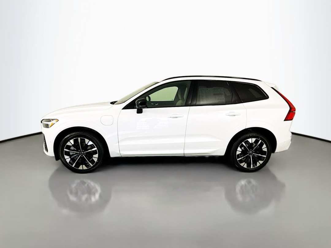 2026 Volvo Xc60 Plug-In Hybrid T8 Plus - Image 2