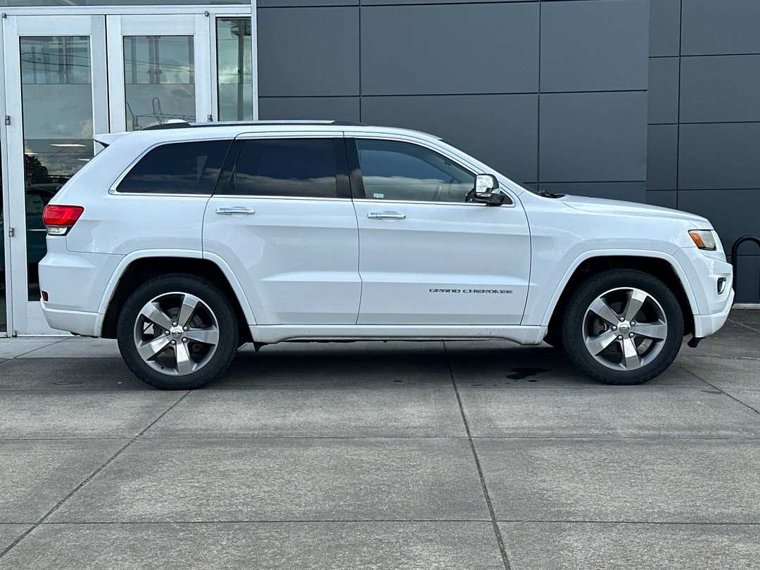 2014 Jeep Grand Cherokee Overland - Image 2