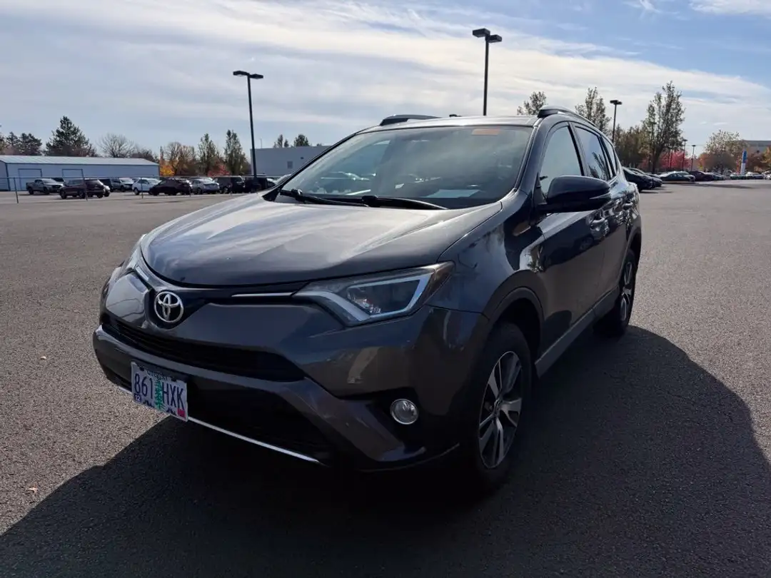 2016 Toyota Rav4 XLE - Image 3