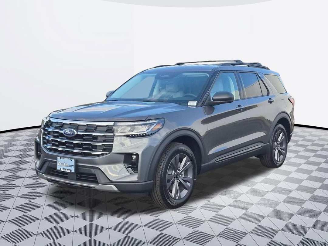 2026 Ford Explorer Active - Image 2