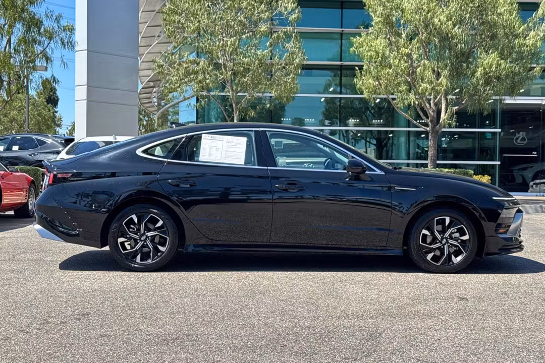 2025 Hyundai Sonata SEL - Image 3