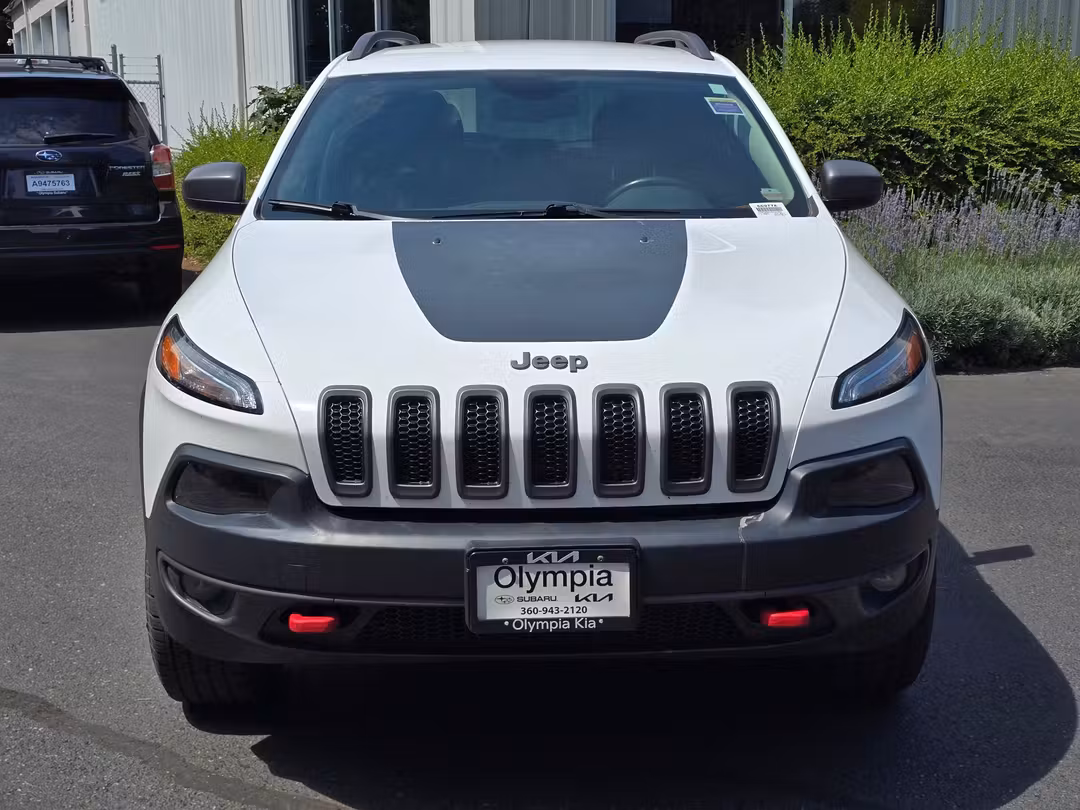 2017 Jeep Cherokee Trailhawk - Image 2