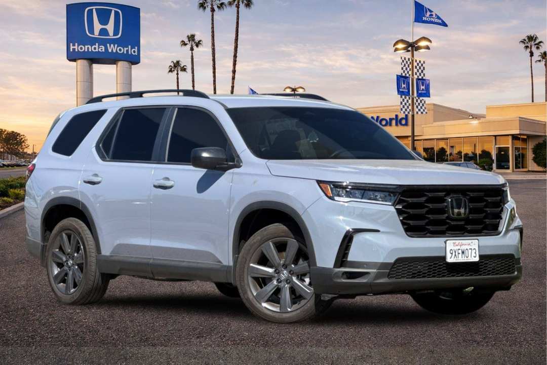 2025 Honda Pilot Sport - Image 2