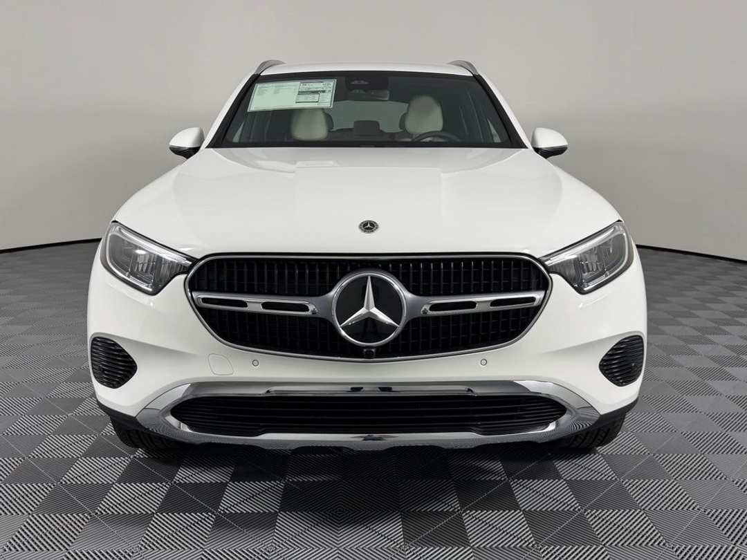 2026 Mercedes-Benz GLC 300 - Image 3