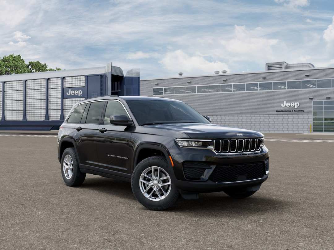 2026 Jeep Grand Cherokee Laredo X - Image 3