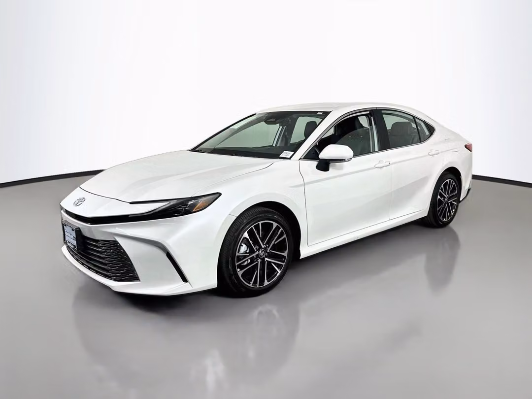 2025 Toyota Camry XLE - Image 3