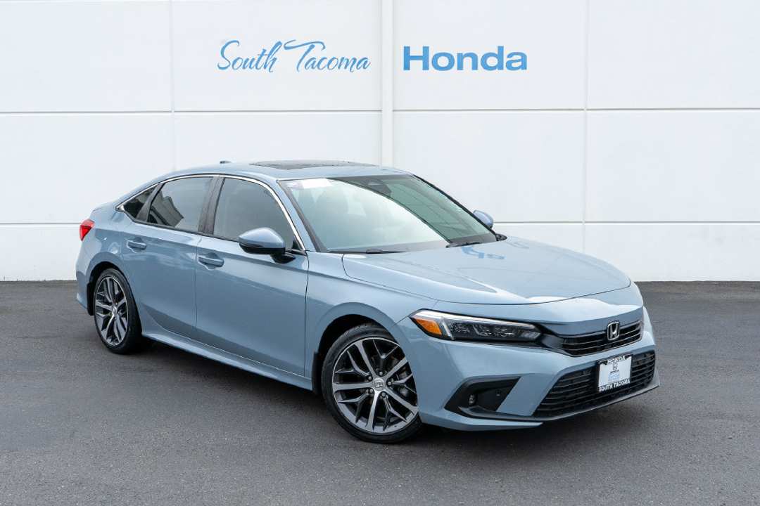2023 Honda Civic Touring - Image 2