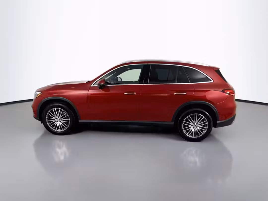 2027 Mercedes-Benz GLC 300 - Image 2