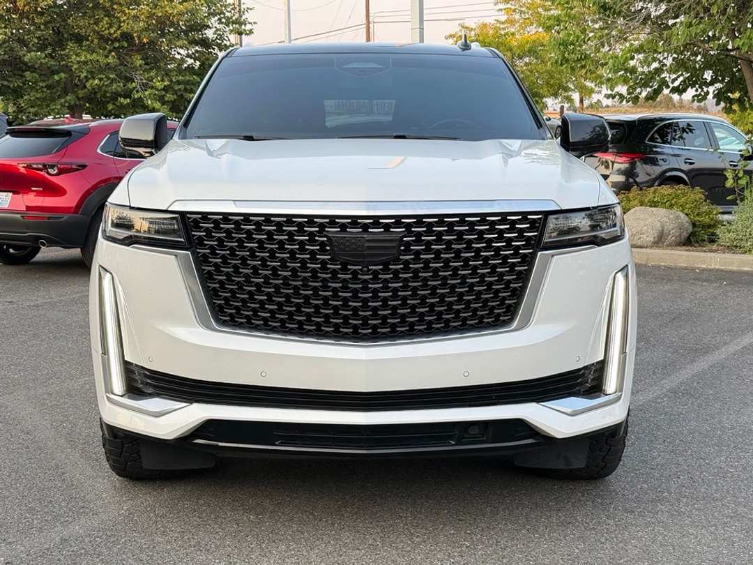 2022 Cadillac Escalade Luxury - Image 3