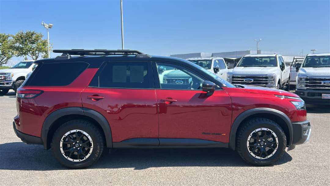 2025 Nissan Pathfinder Rock Creek - Image 2